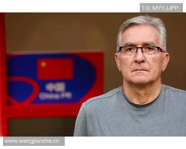 伊万:足协提议部分球员留洋需说服俱乐部与家长支持 伊万:足协提议部分球员留洋需说服俱乐部与家长支持