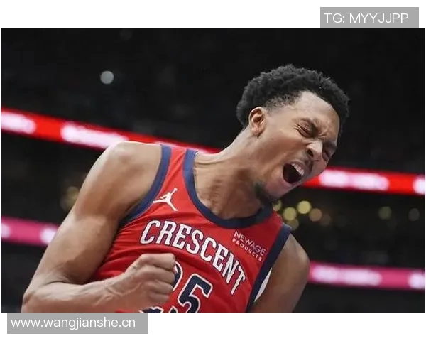 特雷墨菲22分钟内高效表现贡献18分7篮板3助攻展现出色状态 特雷墨菲22分钟内高效表现贡献18分7篮板3助攻展现出色状态