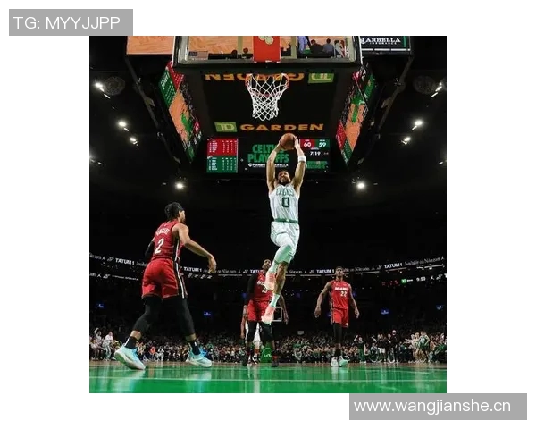 贾里德巴特勒火力全开26投14中三分命中5个狂砍35分7篮板9助攻