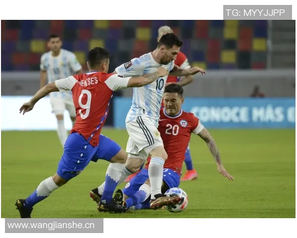 前裁判解析廷伯点球争议：身体接触延续至禁区上半身犯规更易被识别