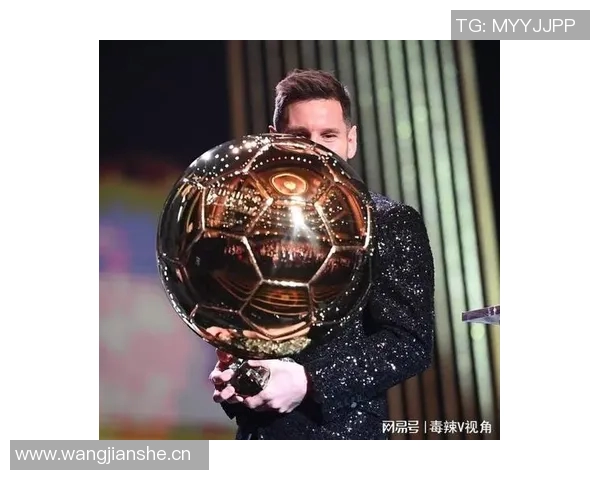 登贝莱荣归故里为家乡埃夫勒捧回金球奖杯引发热烈庆祝 登贝莱荣归故里为家乡埃夫勒捧回金球奖杯引发热烈庆祝