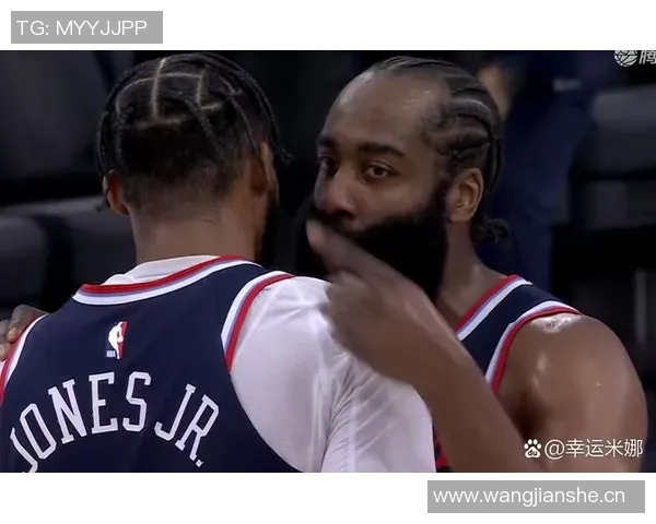 半场战报哈登火力全开贡献20分小卡紧随其后快船领先勇士3分 半场战报哈登火力全开贡献20分小卡紧随其后快船领先勇士3分