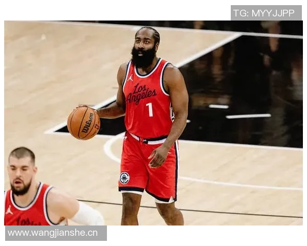 卢指导:球队计划新赛季降低哈登使用率与比赛负荷以提升整体表现 卢指导:球队计划新赛季降低哈登使用率与比赛负荷以提升整体表现