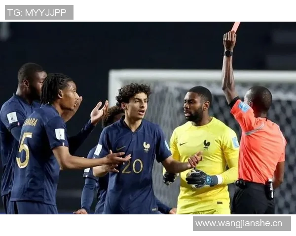 日本U20在加时赛被法国绝杀球员痛苦瘫倒赛场泪如雨下