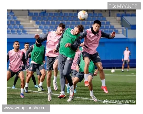 佩里西奇状态回暖本赛季已贡献2球8助助球队迎战利物浦首开记录